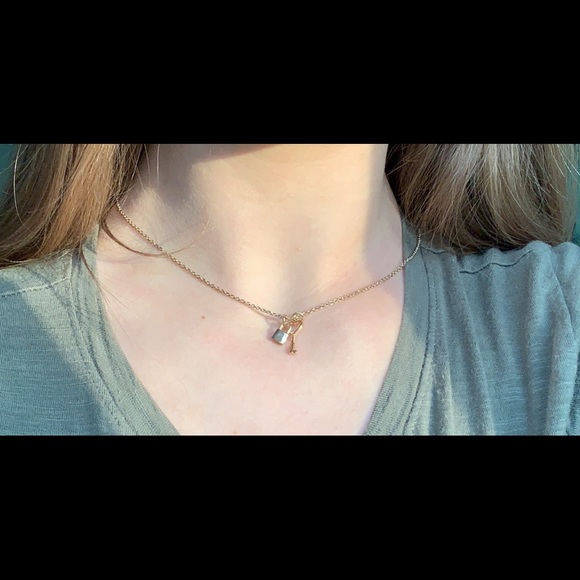 Gold Lock and key necklace - Picture 1 of 3